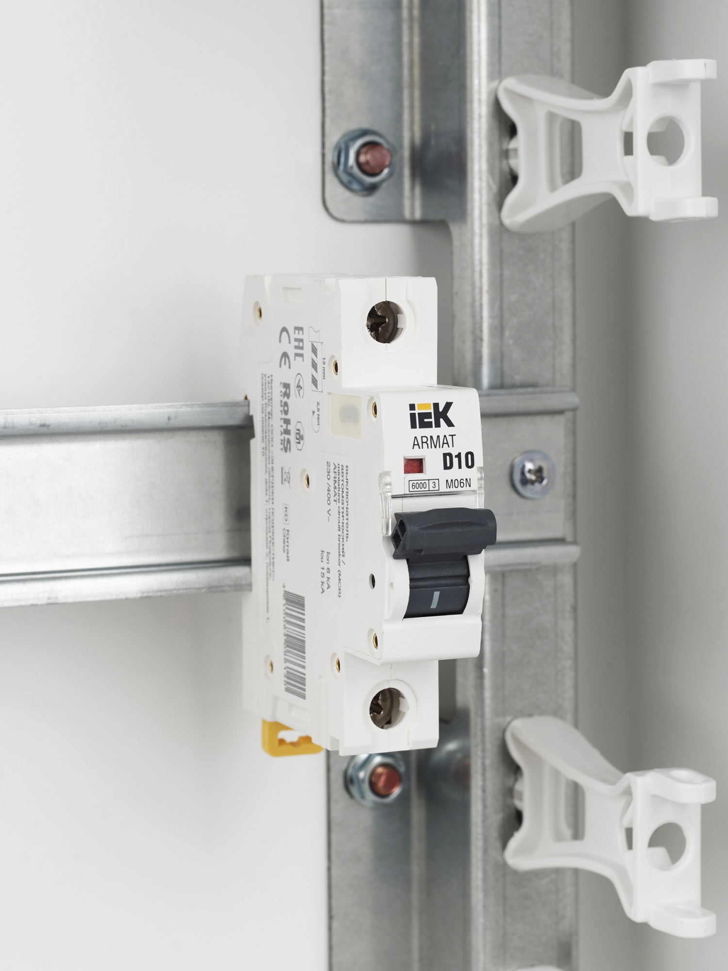 ARMAT Автоматический выключатель M06N 1P D 10А IEK